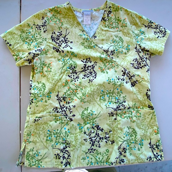 Medical scrub top